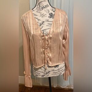 Forever 21 contemporary pretty gold shirt 💛